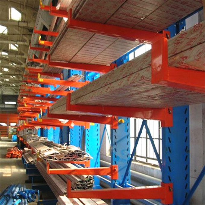 Selective warehouse storage cantilever racking
